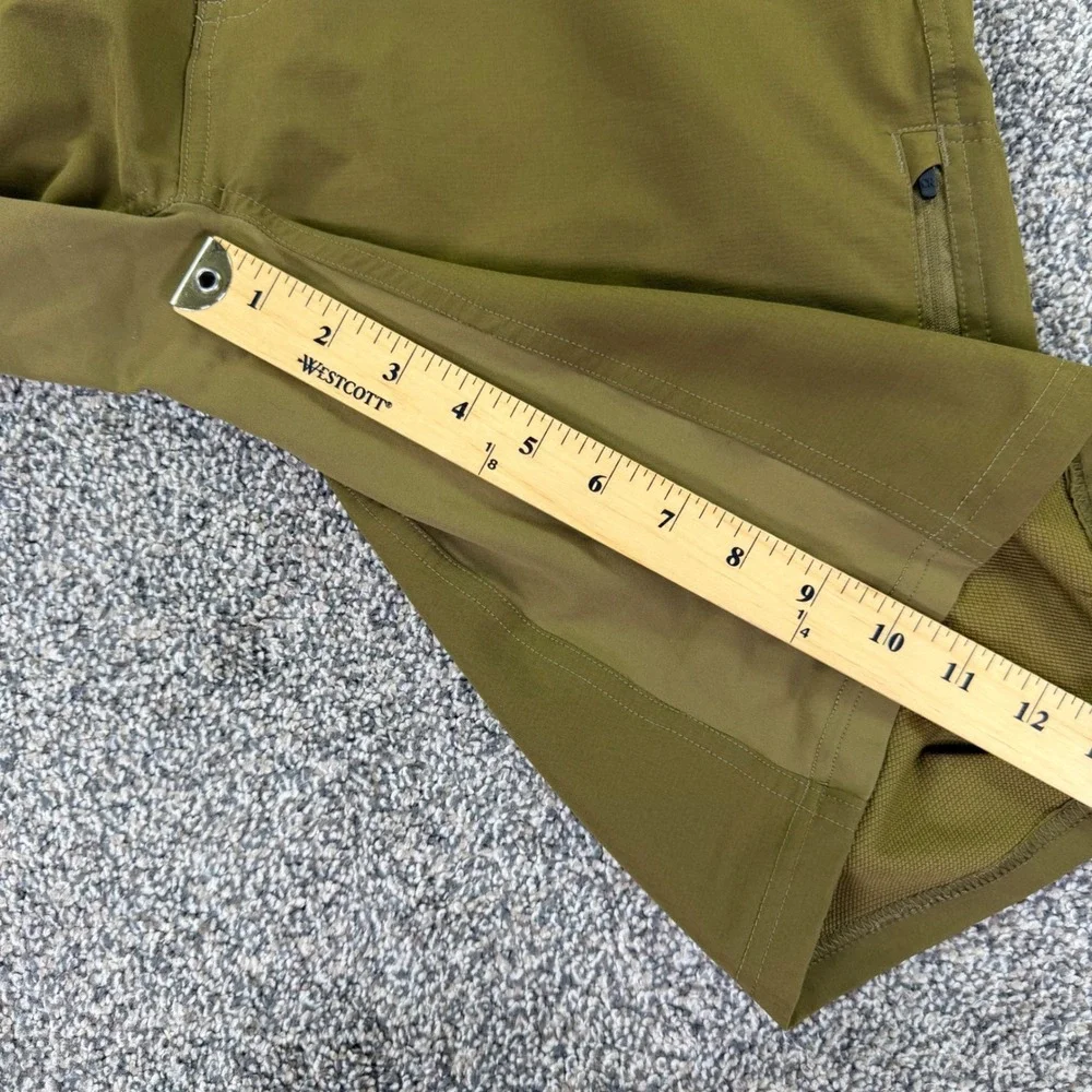 Club Ride Mountain Bike Shorts Olive Green Men Medium Zipper Pockets Active MTB